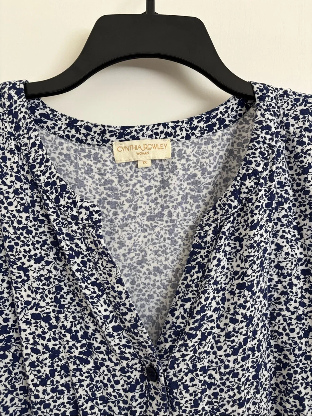 CYNTHIA ROWLEY Floral V-Neck Peplum Blouse in Navy and White